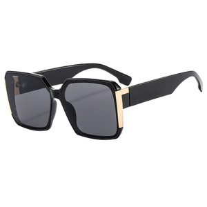 Lunettes de soleil de luxe de créateur, monture épaisse carrée dégradée, unisexe, pour femmes, avec verres acryliques UV400 et monture en métal/PC - Product Image 6