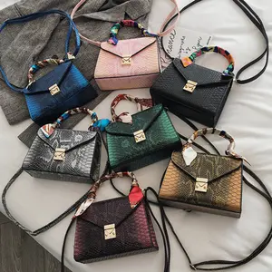 Bolsos de serpiente con bufanda de seda para mujer, bandoleras cruzadas, venta al por mayor, fábrica de Yiwu, para otoño e invierno, 2020