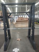 Máquina Smith Multifuncional Compacta LC EM1028 con Barra de Dominadas Integrada y Soportes para Mancuernas, Diseño que Ahorra Espacio para Gimnasio en Casa