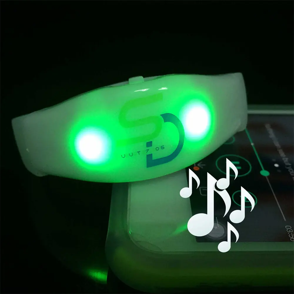2023 nuovi prodotti Multicolor led Logo personalizzato ad attivazione vocale Led lampeggiante fino bagliore braccialetto