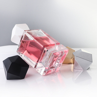 Flacon de parfum en verre carré de 50 ml à fond épais, design sérigraphié, bouchon irrégulier, emballage coffret cadeau exquis, pompe vide de luxe