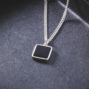 Collier en acier inoxydable de haute qualité avec pendentif géométrique carré, rond, ovale en émail noir et chaîne cubaine de 24 pouces - Product Image 5