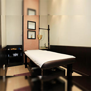 Nouveau style <span class=keywords><strong>Shirodhara</strong></span> lit en bois massif soins complets du corps Table de <span class=keywords><strong>massage</strong></span> thaïlandais lit de beauté à vendre - Product Image 4