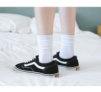 Chaussettes mi-mollet en velours noir et blanc, couleur unie, style fin, tendance japonaise, pour l'été