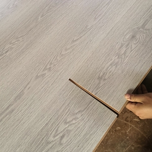 Mejor <span class=keywords><strong>Precio</strong></span> en Piso <span class=keywords><strong>Laminado</strong></span> de Madera Resistente al Agua, Ac4 <span class=keywords><strong>Ac5</strong></span>, 12mm 8mm, HDF Clase, Piso <span class=keywords><strong>Laminado</strong></span> de Alto Brillo - Product Image 5