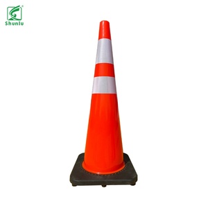 Nouveaux cônes de signalisation routière en PVC de 90 cm avec bande réfléchissante en caoutchouc PE flexible, signalisation d'avertissement routière pour la sécurité routière - Product Image 6