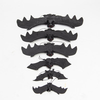 Nicro Prix de Gros Chauve-souris Volante Réaliste en Caoutchouc Souple TPR Noir Décoration Effrayante pour Maison Hantée Fournitures de Fête d'Halloween