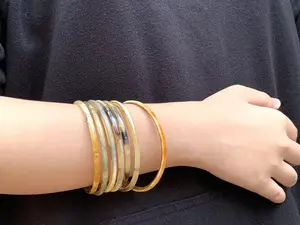 Bracelets en corne faits à la main écologiques, motifs naturels uniques et brillance riche, bracelets en corne naturels élégants pour femmes à bas prix - Product Image 4