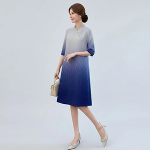 Abito Cheongsam Plissettato Stile Miyake per Donna, Taglia Unica, Colore Sfumato Ombré ad Alta Elasticità, Pronto per la Spedizione - Product Image 3