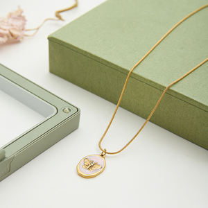 J&D Collar con Dijes de Mariposa y Corazón con Pedrería Rosa en Acero Inoxidable Chapado en Oro de 18K, Joyería - Product Image 5