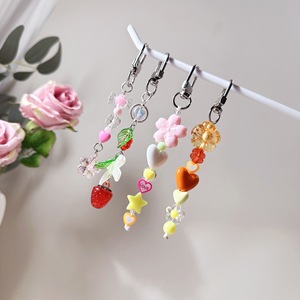Vente en gros de mini porte-clés, pendentifs de sac et pendentifs de téléphone, variés, semi-artisanaux, aux couleurs dopamine, décoratifs et en forme de cœur coloré - Product Image 4