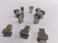 Moules de poinçonnage à lamelles simples sur mesure compatibles avec les presses industrielles – Kits de poinçons et matrices