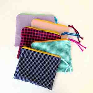 Ulikeke – Trousse de Maquillage Portable en Coton Léger à Carreaux, Pochette Cosmétique à Fermeture Éclair, Grande Capacité, Étui à Crayons - Product Image 1