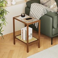 Table basse moderne de haute qualité avec fond en rotin et petit dessus en verre pour le salon