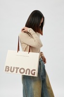 Sac cadeau en papier couché de luxe écologique de haute qualité, design découpé à la main, logo personnalisé, lamination numérique, papier épais sans couture