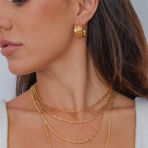 Boucles d'oreilles clous géométriques plissées en acier inoxydable plaqué or 18 carats, style européen et américain, design pli effet lave - Product Image 4