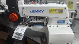 Máquina de Coser Industrial JUKKY 373 <span class=keywords><strong>con</strong></span> Cortahilos Automático y Colocador de Botones para Ropa, <span class=keywords><strong>con</strong></span> <span class=keywords><strong>Dos</strong></span> o Cuatro <span class=keywords><strong>Agujeros</strong></span> - Product Image 5
