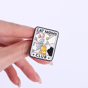 Katzenmama-Club Emaille-Anstecknadeln Niedliche Mehrfache Katzenpfoten Cartoon-Design Revers-Brosche Großhandel - Product Image 4