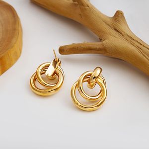 2025 nueva moda 18K chapado en oro geométrico Stud C-Hoop pendientes hipoalergénicos mujeres joyería regalos al por mayor - Product Image 4