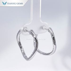 Pendientes de aro redondos de diamantes de laboratorio en oro de 14K personalizados de TIANYU GEMS, joyería geométrica minimalista para mujer - Product Image 3