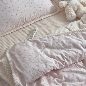 Ensemble de literie en coton doublé de polaire, chaud pour l'hiver, quatre pièces avec imprimé floral pour un sommeil confortable - Product Image 3