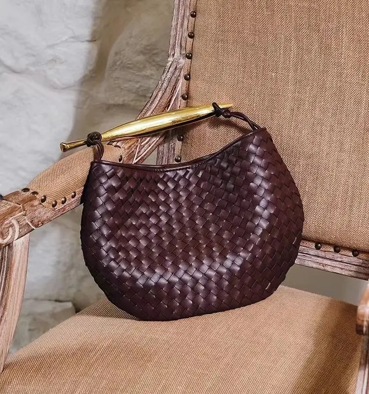 2023 New Small Public Saddle Bag Sardine Large Woven Handbag Fashionable Genuine Leather Women's Bag