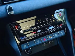 <span class=keywords><strong>Skoda</strong></span> <span class=keywords><strong>Karoq</strong></span> Usado, 1.4T, Volante a la Izquierda, Automático, Portón Trasero Eléctrico, Asientos con Calefacción, Disponible en Stock para la Venta - Product Image 4