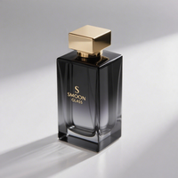 Flacon de parfum rectangulaire en verre rechargeable luxueux de 30 ml, 50 ml, 100 ml, transparent avec bouchon carré doré et vaporisateur à pompe