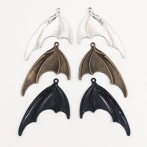 Pendentif vintage gothique sombre d'Halloween en forme d'aile <span class=keywords><strong>de</strong></span> chauve-souris ou <span class=keywords><strong>de</strong></span> <span class=keywords><strong>dragon</strong></span> en alliage <span class=keywords><strong>de</strong></span> zinc, accessoires <span class=keywords><strong>de</strong></span> bijoux DIY - Product Image 6