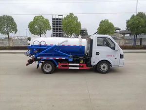 Autocisterna per aspirazione liquami diesel da 3000L personalizzabile, 4x2, cambio automatico, Euro 6, pompa a vuoto italiana - Product Image 2