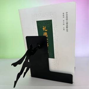 Nuovo arrivo di tendenza fermalibro creativo in latta sportivo unico stile Art déco dal Design umano per la decorazione dell'home Office supereroe fermalibri - Product Image 4