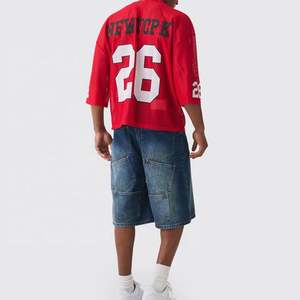 Camiseta de malla gráfica con cuello en V y manga corta para hombre, estilo oversize, 100% poliéster transpirable con estampado digital - Product Image 2