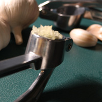 Groothandel A&J J12091 Duurzame Aluminiumlegering Handmatige Knoflookpers & -knijper met Roestvrijstalen Lemmet Metaal Keuken Gebruik