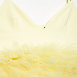 Zatrhmbm ग्रीष्मकालीन महिलाओं के कपड़े 2025 नए फैशन प्यूफ एह टुले टॉप रेट्रो सस्पेंजिंग वी-गर्दन आस्तीन वाली सुरुचिपूर्ण महिला बनियान टॉप - Product Image 3