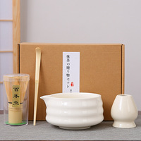 Ensemble de thé matcha blanc, rose et vert, style européen, 4 pièces, bols en céramique, kit d'outils pour le matcha, kit de fouet à matcha en porcelaine, porte-fouet