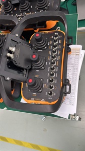 Draadloze Industriële Afstandsbediening Voor Kranen/Heftruck/Zware Machines Canbus Noodstop Knop Joystick Bediening - Product Image 5