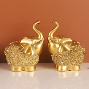 Artigianato creativo dorato fortunato in resina di elefante, ornamento decorativo di fascia alta per soggiorno, ingresso, armadietto del vino e supporto per TV - Product Image 1