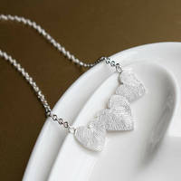 Collier triple cœur en argent sterling 925 de l'usine de bijoux Mei Long plaqué rhodium et personnalisé avec empreinte digitale