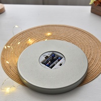 Dôme en verre avec éclairage LED, support pour fleurs éternelles, couvercle décoratif en verre pour bureau avec base en bois gris de haute qualité.