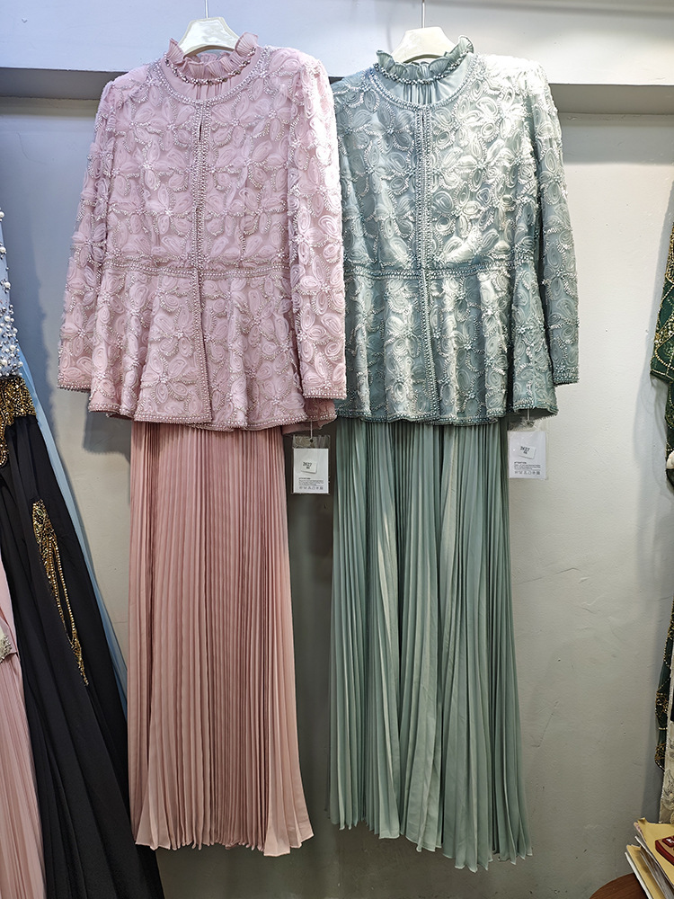 Ensemble haut et jupe à strass roses