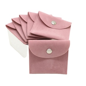 Pochette à bijoux en velours en gros avec fermeture à bouton, logo personnalisé imprimé pour collier, bague, emballage cadeau de luxe - Product Image 3
