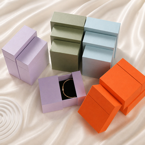 Caja de Regalo de Joyería de Cartón Rígido Mate, Caja de Cartón Deslizante Elegante y Colorida con Impresión Personalizada para Pulseras - Product Image 3