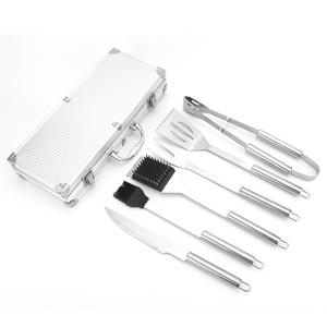 Juego de Utensilios de Acero Inoxidable de Alta Calidad con Cepillo para Barbacoa y Estuche de Aluminio, Apto para Alimentos - Product Image 4
