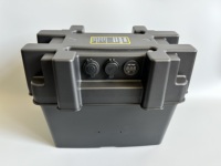Caja de Batería Portátil de Plástico con Encendedor de Cigarrillos, Voltímetro USB, Conector Anderson e Interruptor Marino