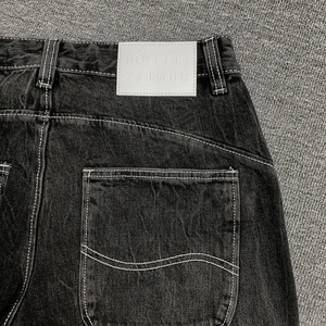 Jeans classiques noirs à jambe droite pour homme avec surpiqûres contrastées blanches, pantalon en denim délavé vintage en option pour un usage décontracté - Product Image 4
