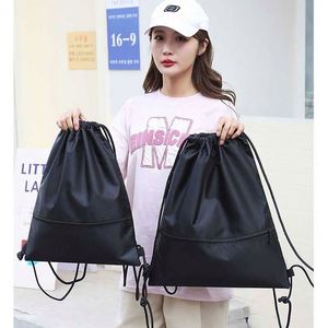 Sac à dos de sport unisexe léger avec cordon de serrage, imperméable, en tissu Oxford, fermeture éclair, design simple, sac à dos promotionnel pour le fitness avec poche à cordon - Product Image 4