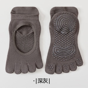 Chaussettes de yoga et de Pilates durables à cinq doigts avec sangle croisée, design à orteils exposés pour un confort optimal, portables et ajustables pour un maintien parfait - Product Image 6