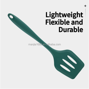 <span class=keywords><strong>Ensemble</strong></span> d'ustensiles de cuisine en silicone de qualité alimentaire d'usine MANJIA <span class=keywords><strong>Ensemble</strong></span> d'outils de <span class=keywords><strong>spatule</strong></span> à <span class=keywords><strong>louche</strong></span> tourneur de cuisine vert antiadhésif - Product Image 2