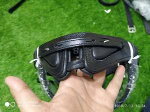 JUMP HORSE Brida de carreras de alta calidad Producto de metal impermeable Logotipo personalizado Características de seguridad duraderas Modelo 1935 Made India - Product Image 3