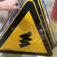 Señales de Alto Voltaje, Peligro de Descarga Eléctrica, Señalización de Seguridad de Aluminio Resistente y Duradera, Letrero de Seguridad Triangular Reflectante